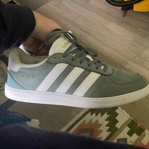 Size 6 ADIDAS Sneakers.